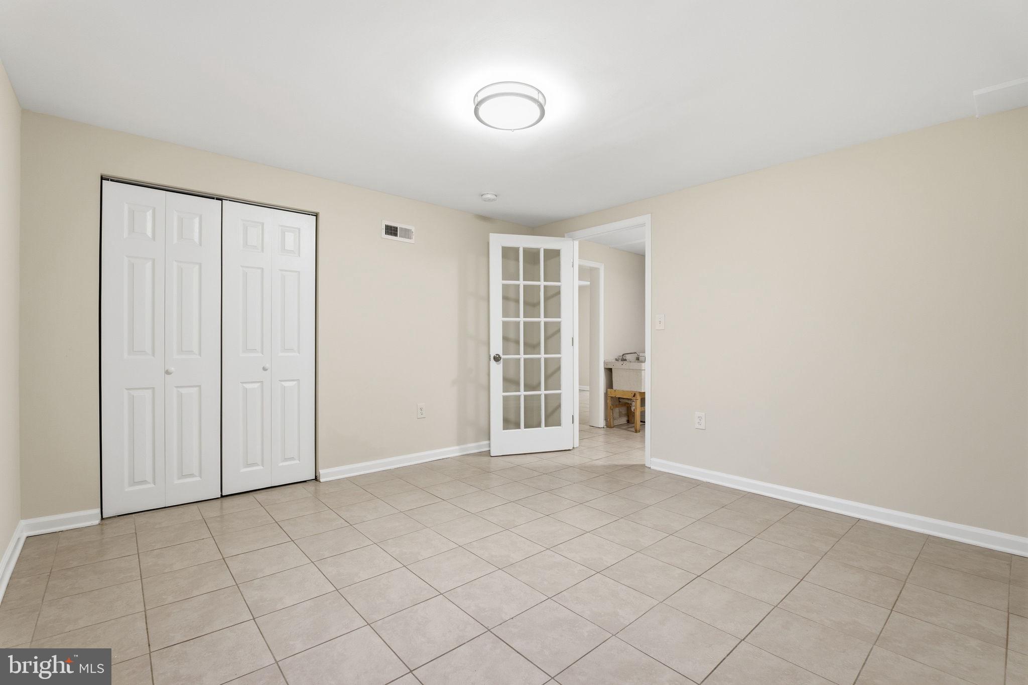 COLLEGE ESTATES - Residential