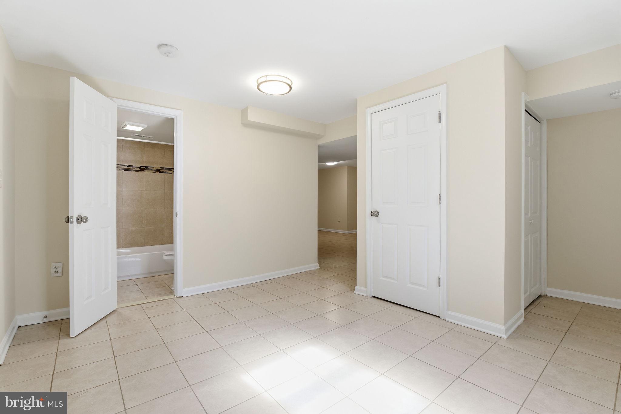 COLLEGE ESTATES - Residential