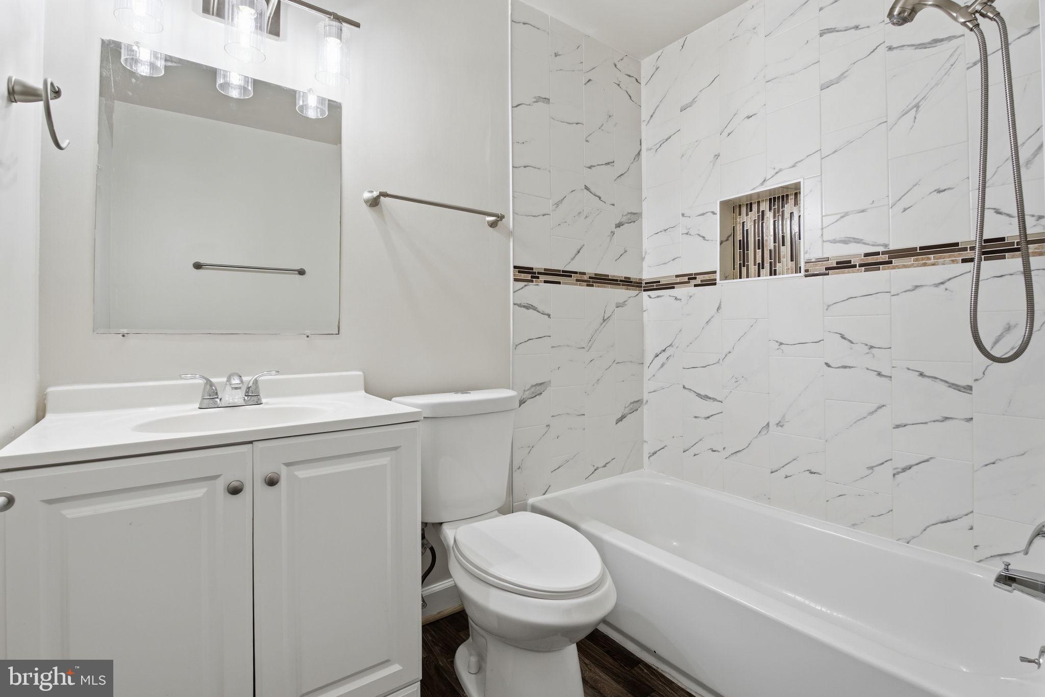 COLLEGE ESTATES - Residential