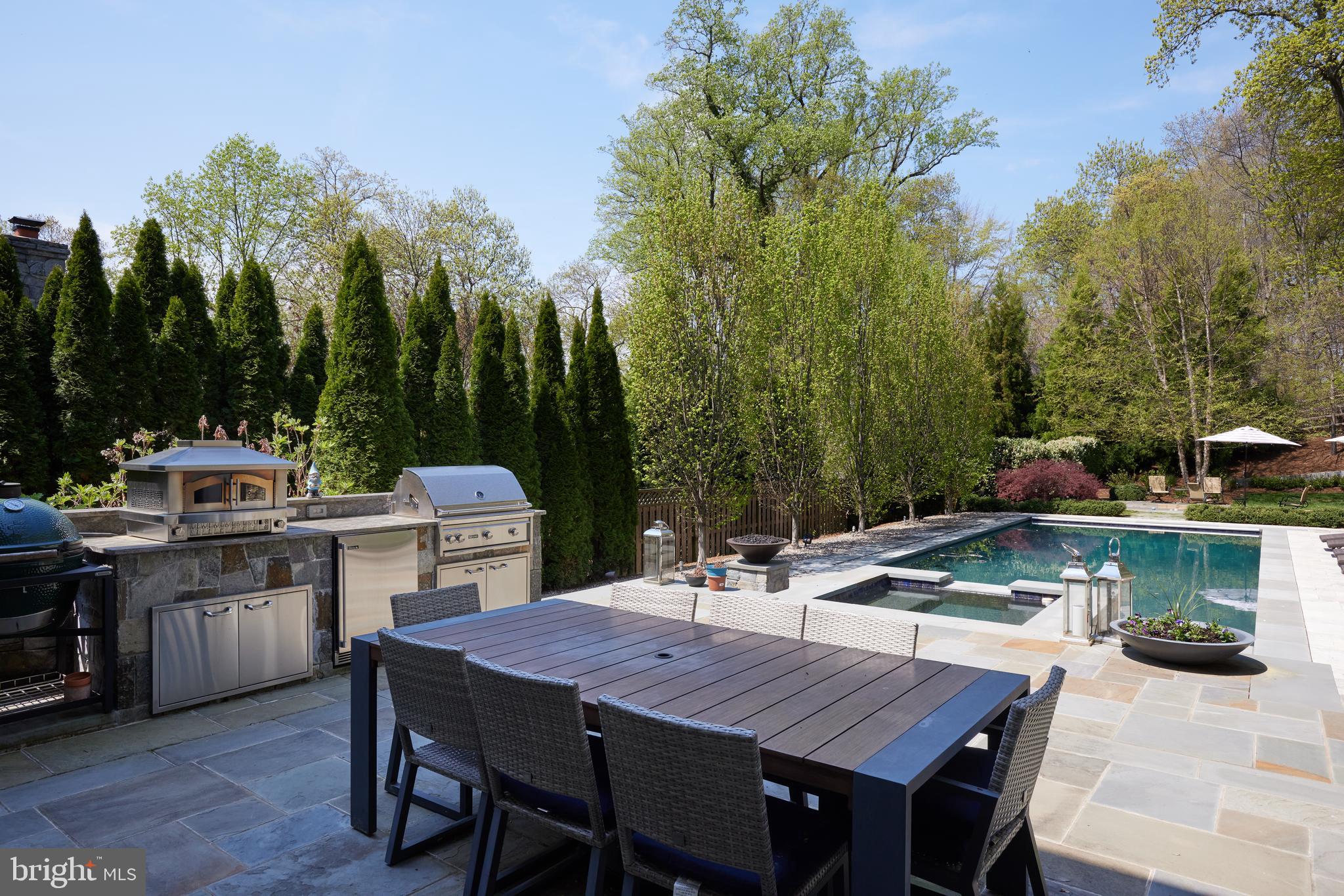 TULIP HILL - Residential