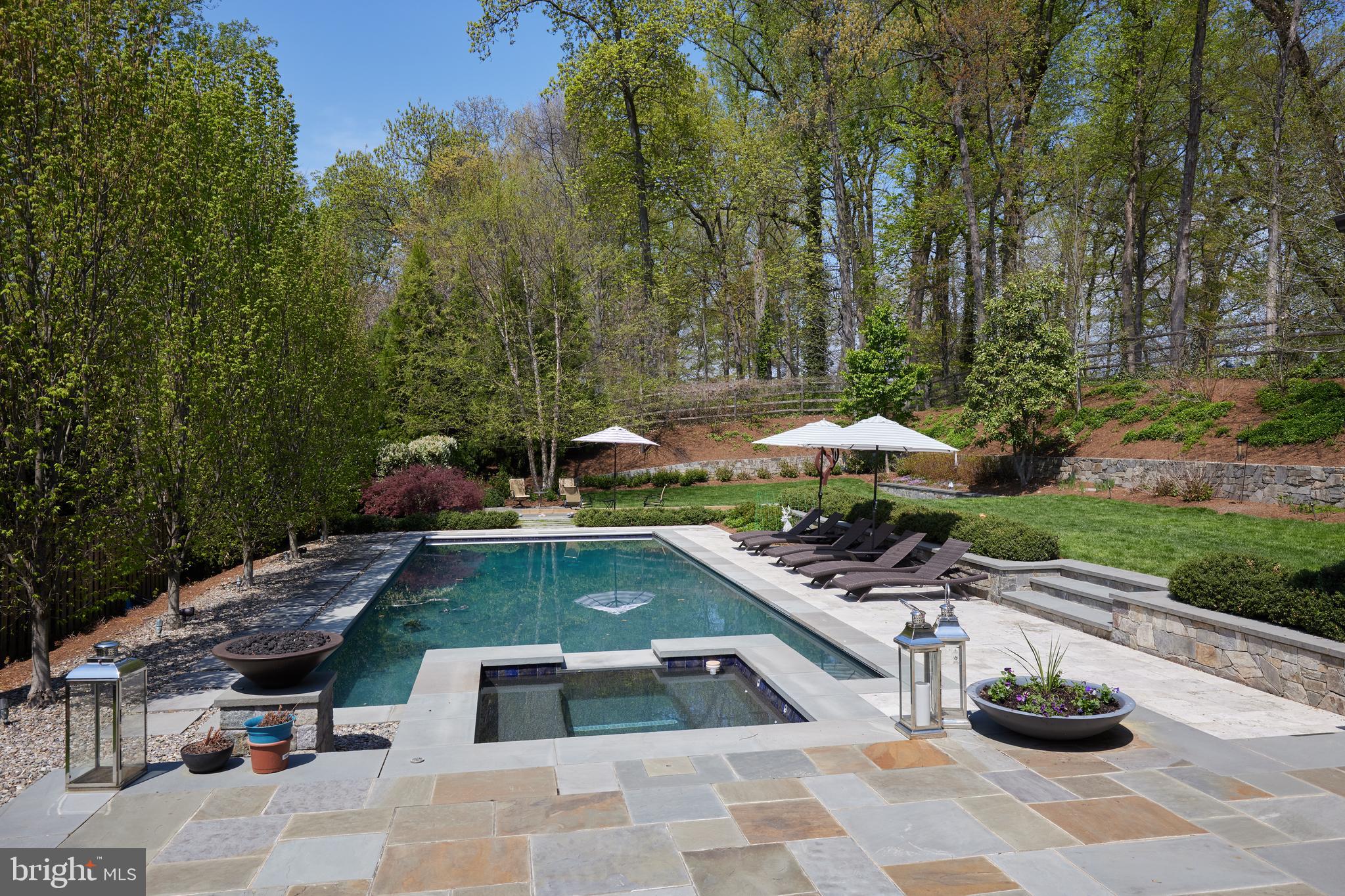 TULIP HILL - Residential