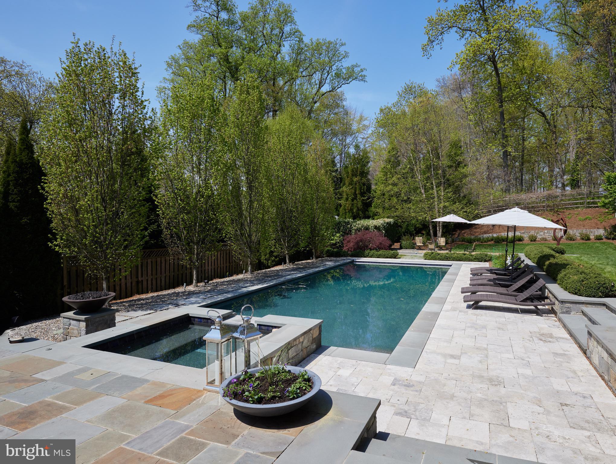 TULIP HILL - Residential