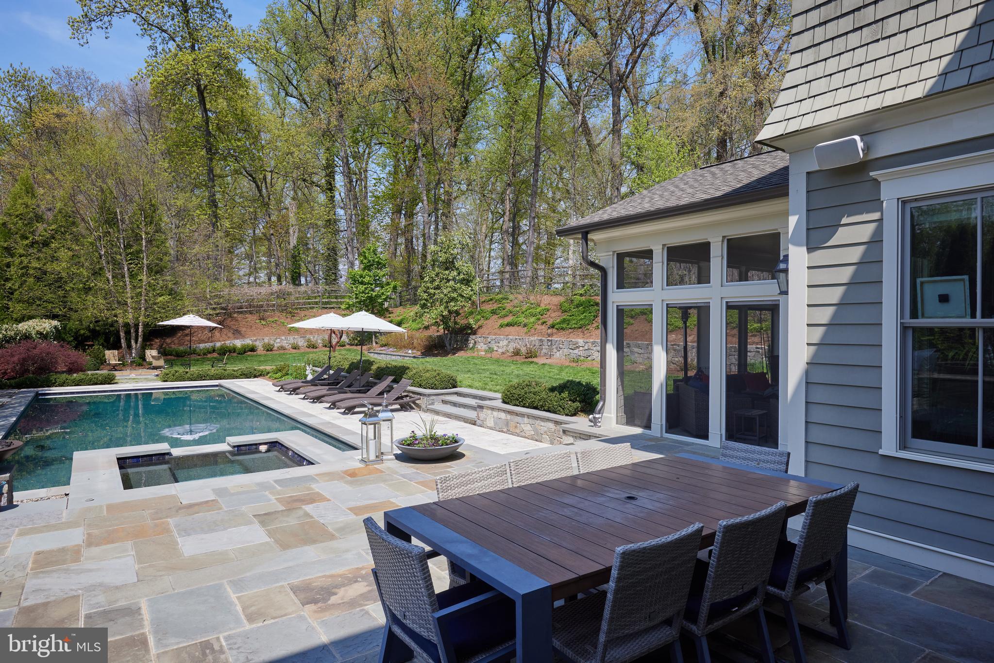 TULIP HILL - Residential