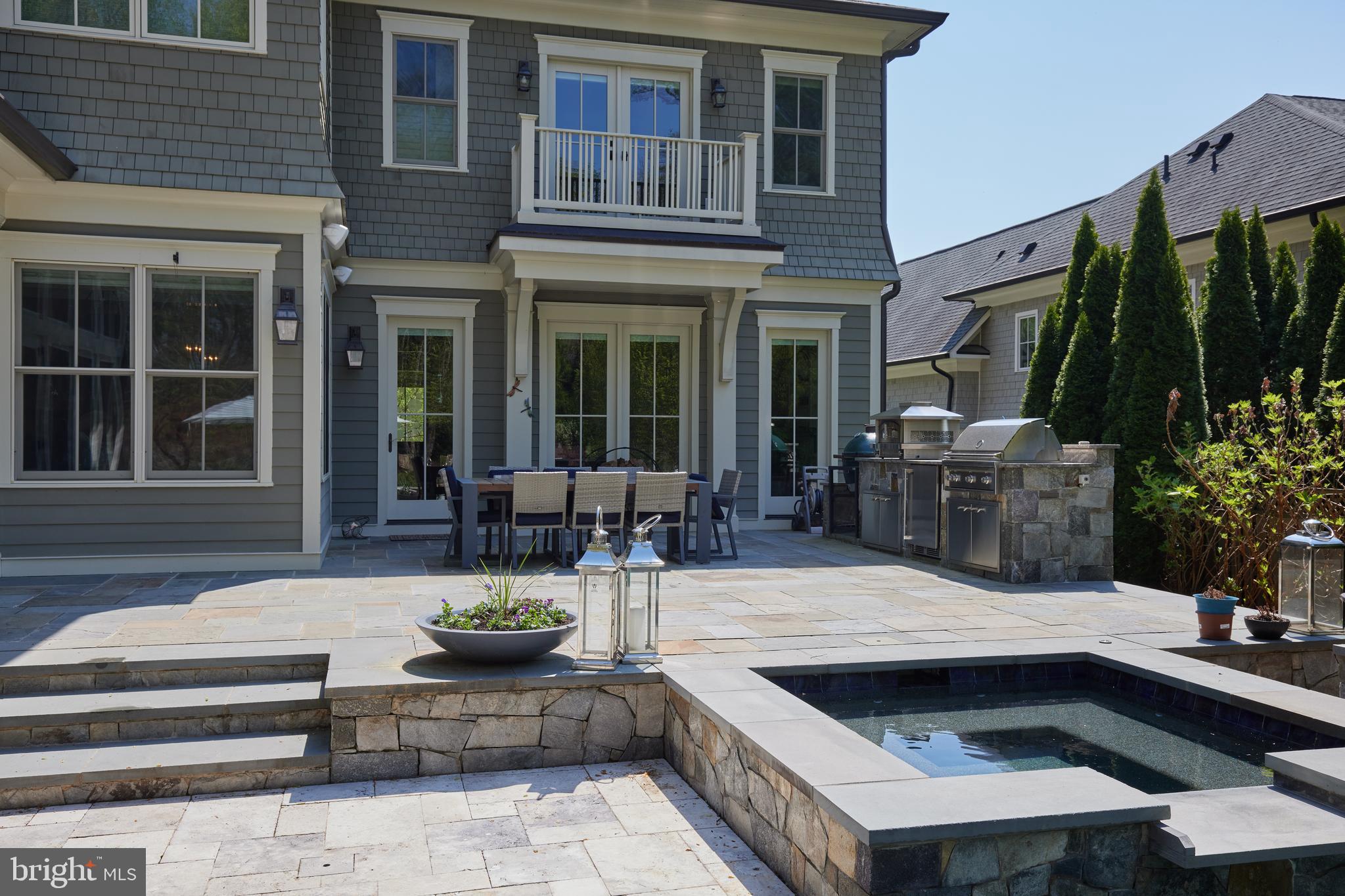 TULIP HILL - Residential