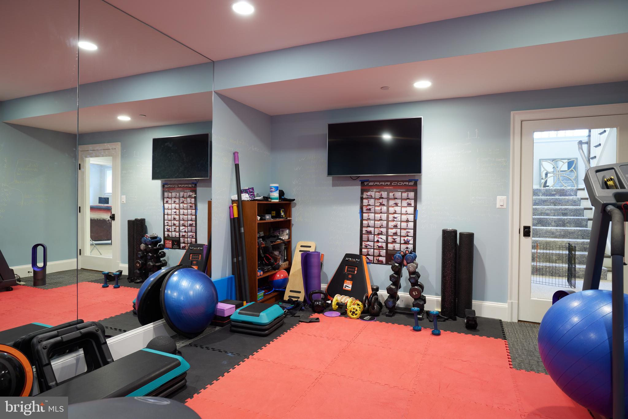 TULIP HILL - Residential