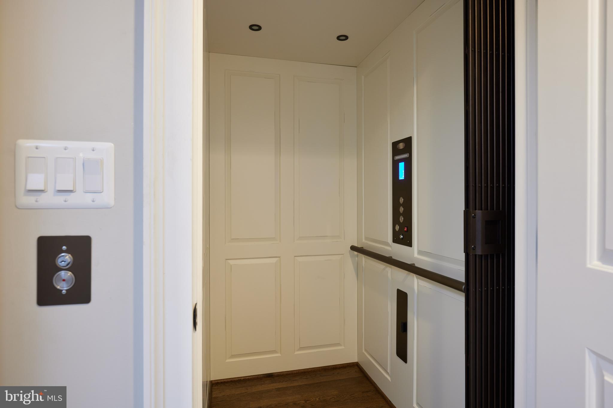 TULIP HILL - Residential