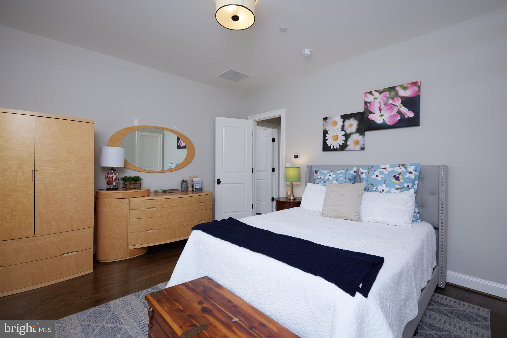 TULIP HILL - Residential