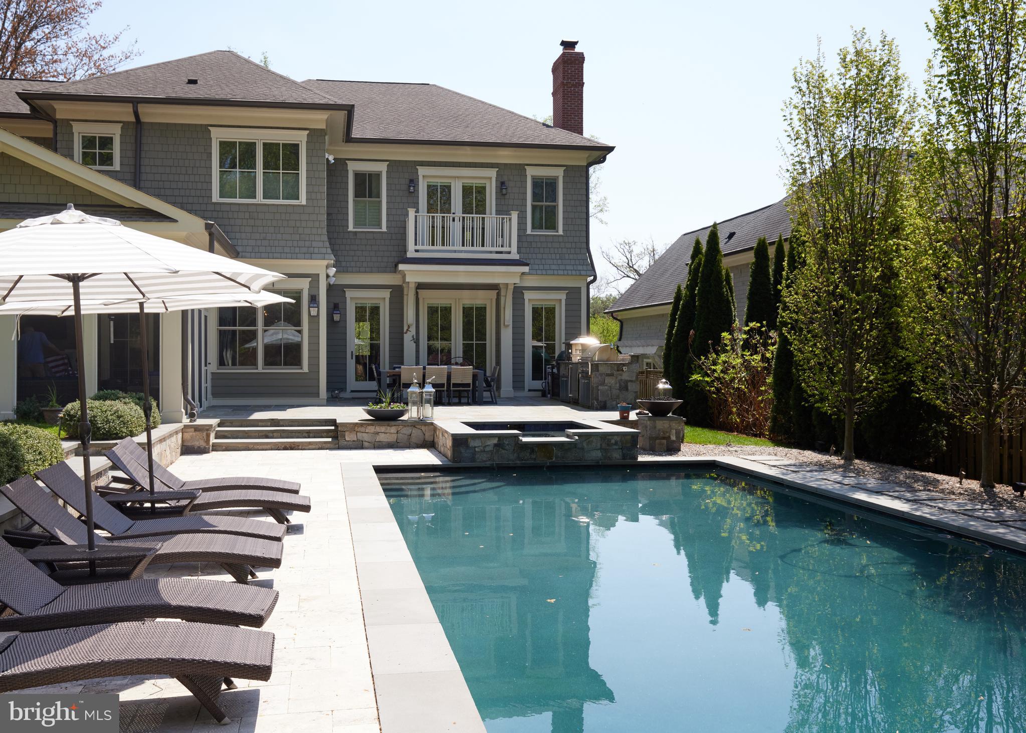 TULIP HILL - Residential