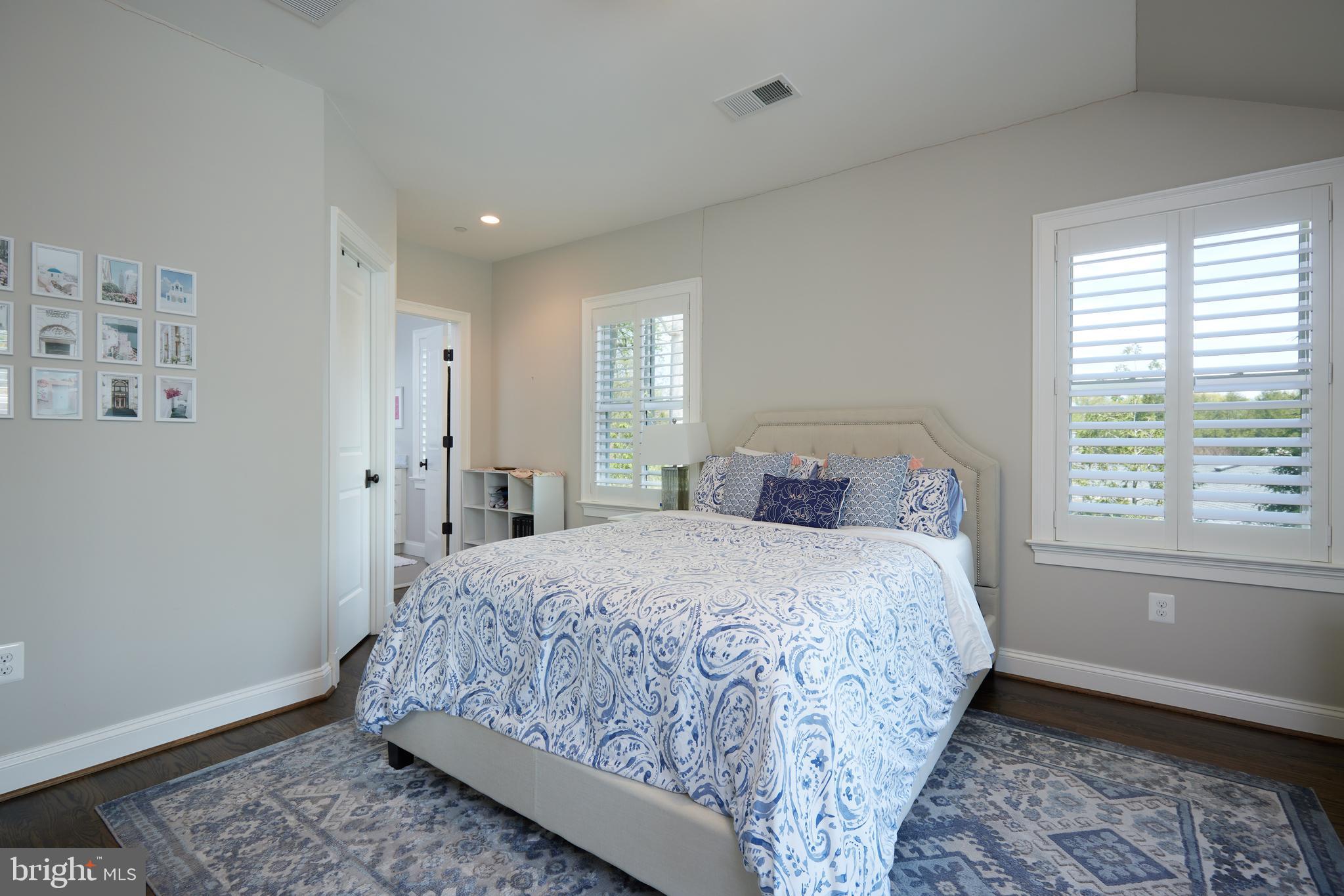 TULIP HILL - Residential