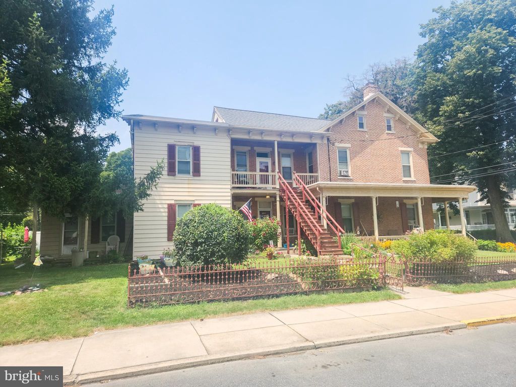 Photo of 182 S CHARLOTTE ST, MANHEIM, PA 17545 (MLS # PALA2039432)