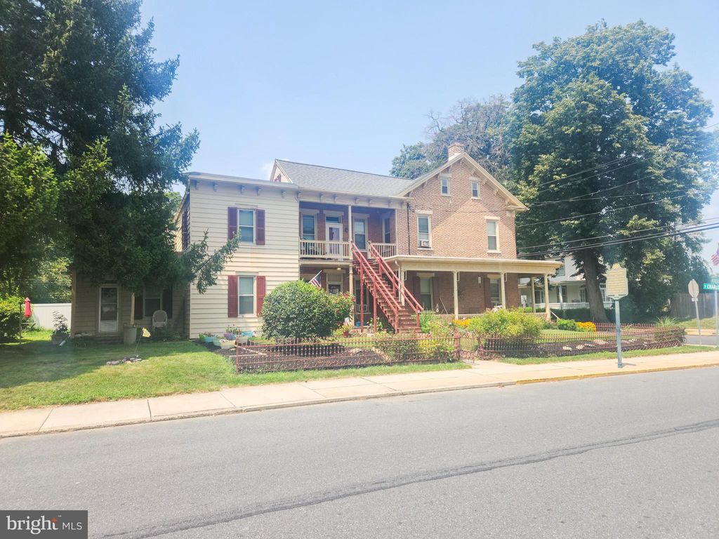 Photo of 182 S CHARLOTTE ST, MANHEIM, PA 17545 (MLS # PALA2039432)