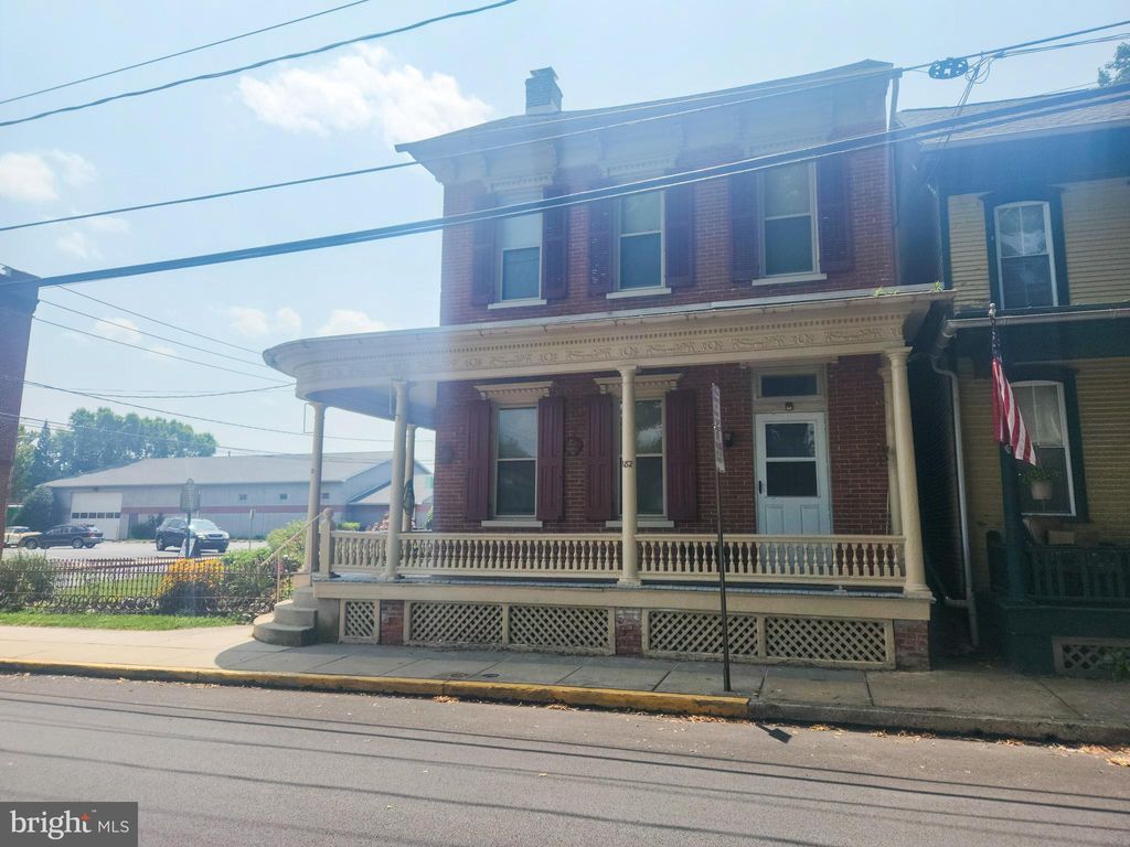 Photo of 182 S CHARLOTTE ST, MANHEIM, PA 17545 (MLS # PALA2039432)