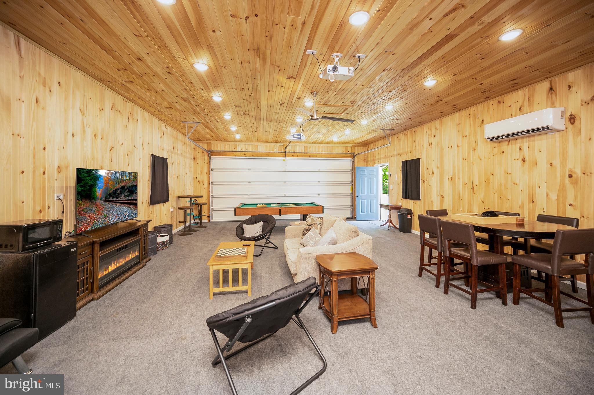 TALL PINES - Residential
