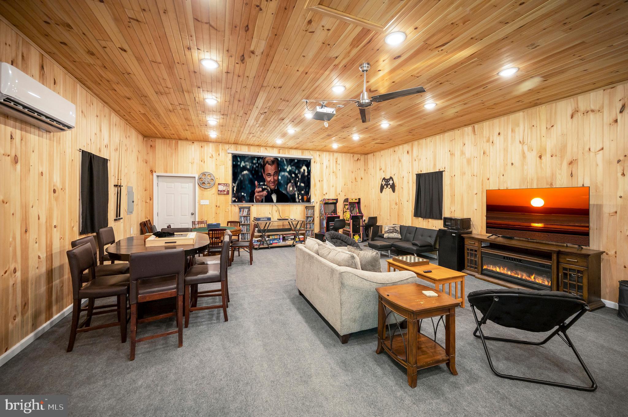 TALL PINES - Residential