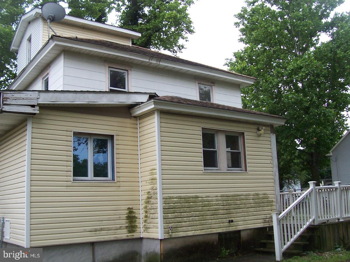 9 W ADAMS STREET