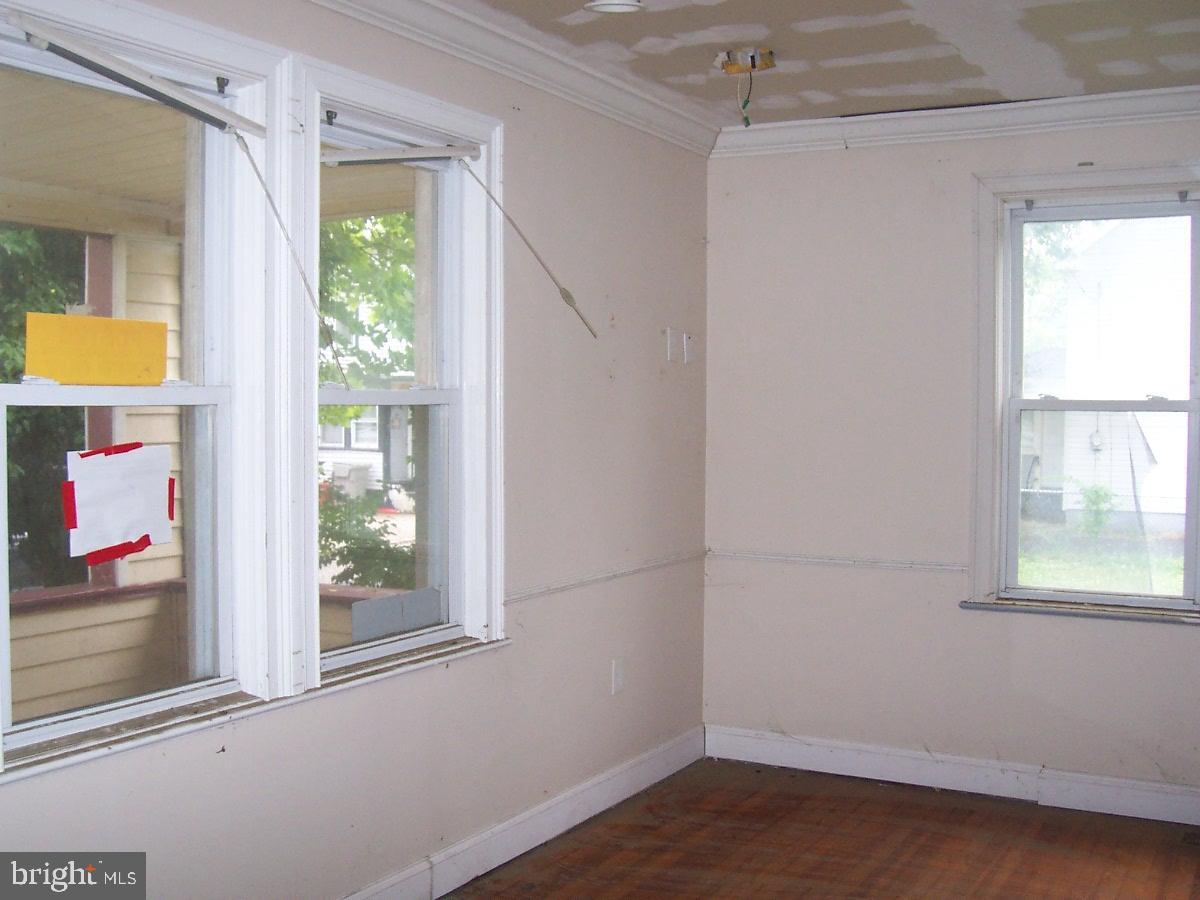 9 W ADAMS STREET