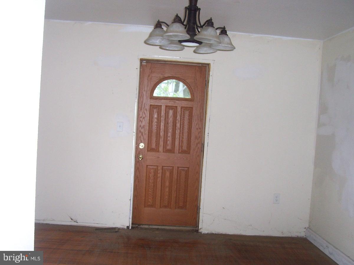 9 W ADAMS STREET