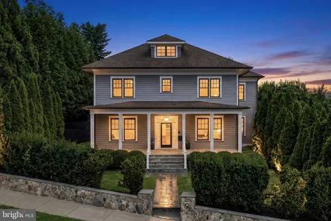 2361 N Edgewood Street, Arlington, VA MLS: VAAR2068568