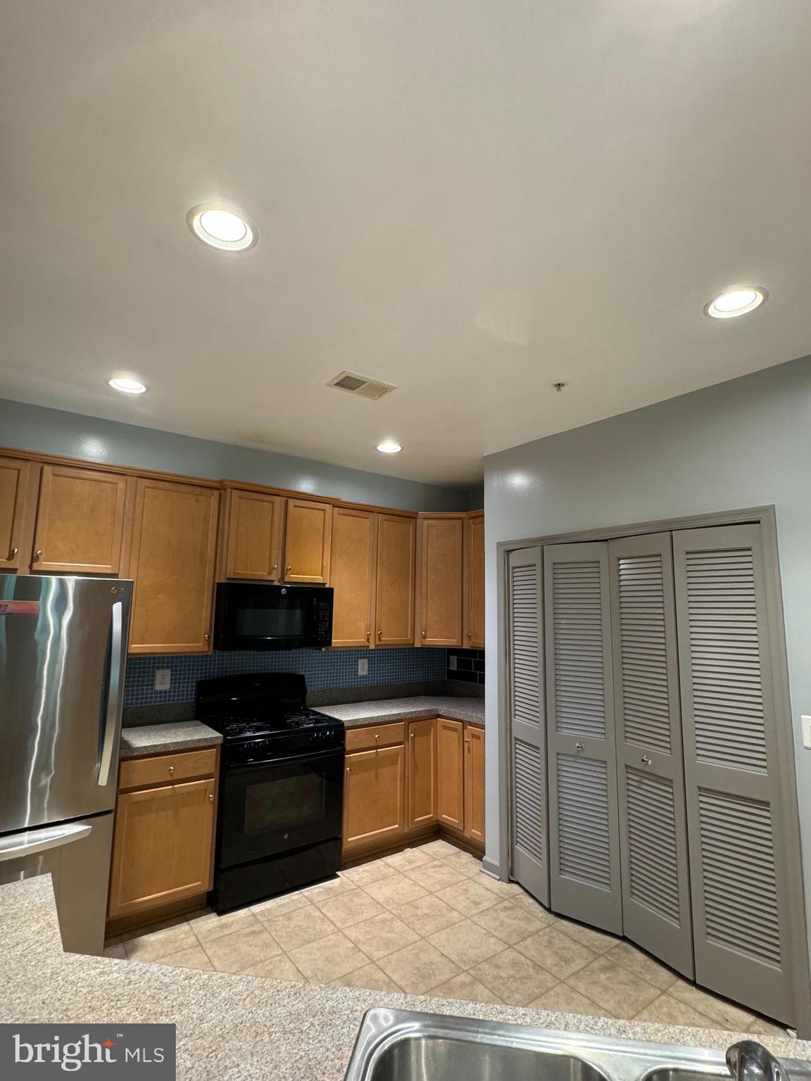 LEGACY AT CHERRY TREE - Residential Lease