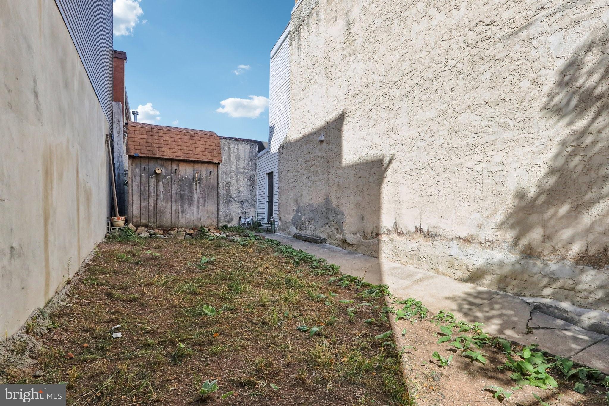 EAST KENSINGTON - Land