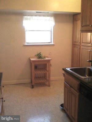 MAYFLOWER SQUARE - Residential Lease