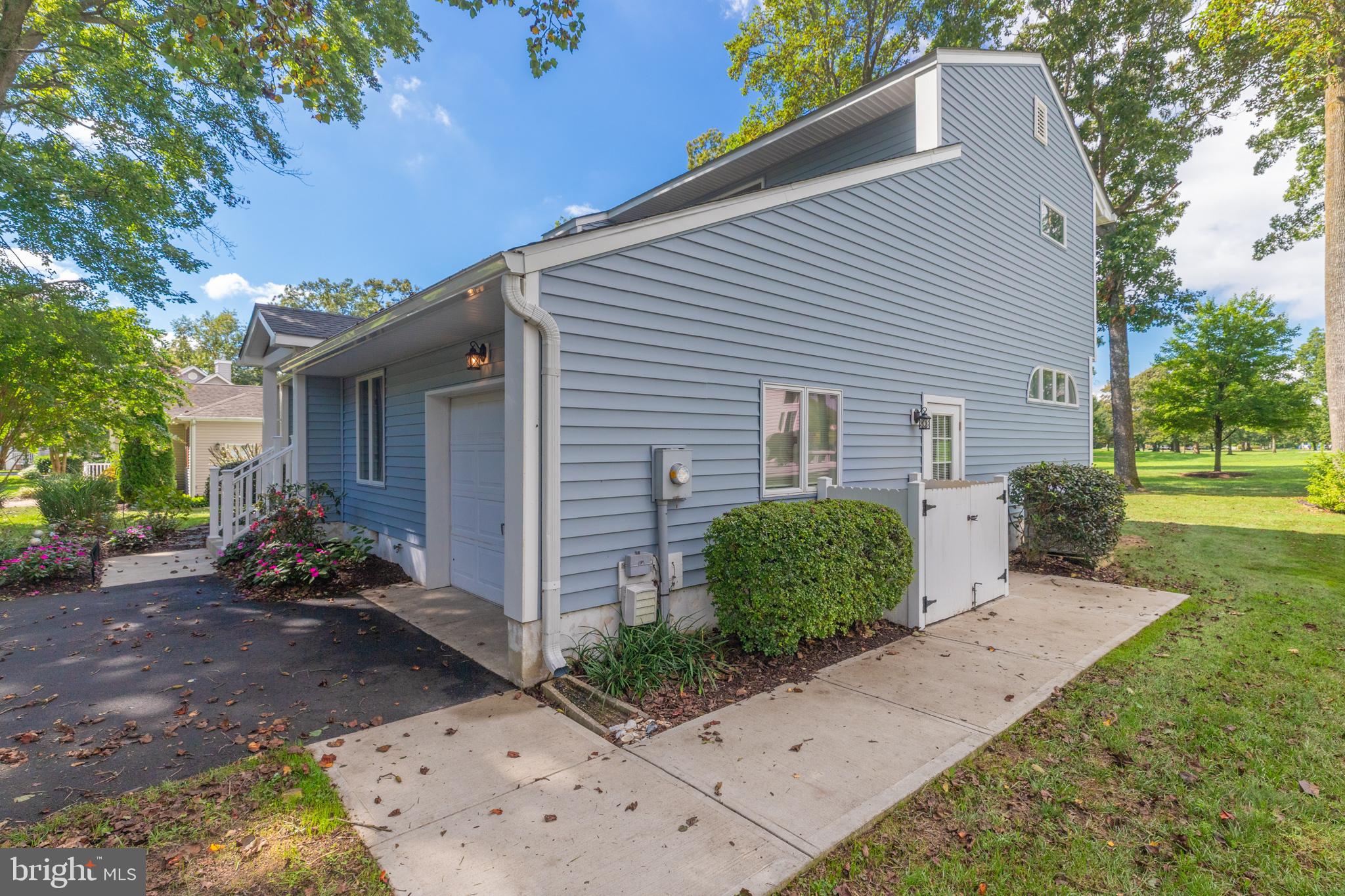 FAIRWAY VILLAS - Residential