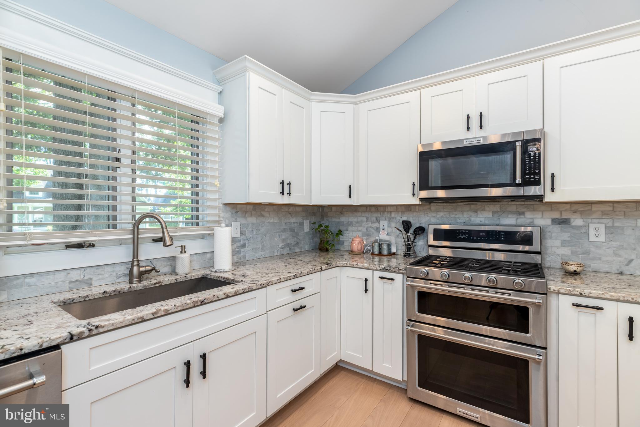 FAIRWAY VILLAS - Residential