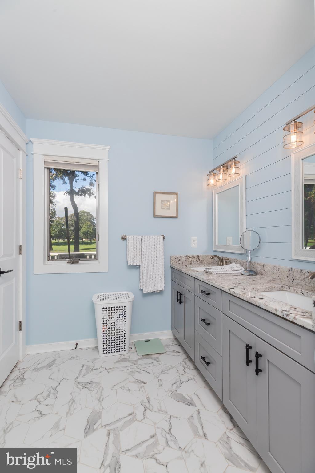 FAIRWAY VILLAS - Residential