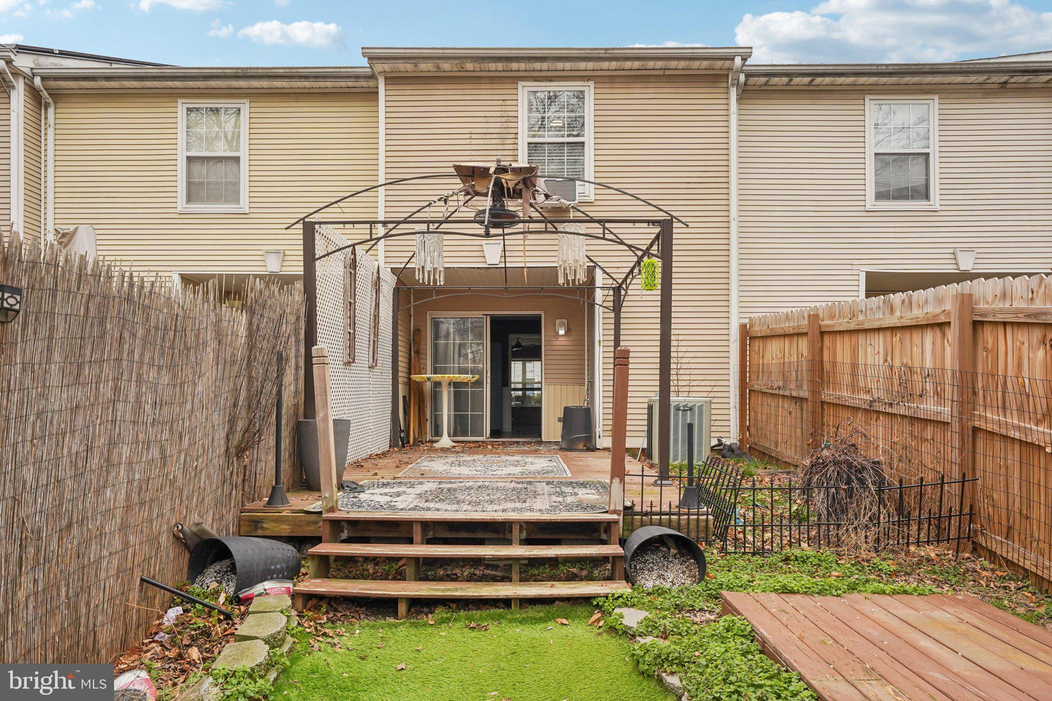 COUNTRY CREEK - Residential