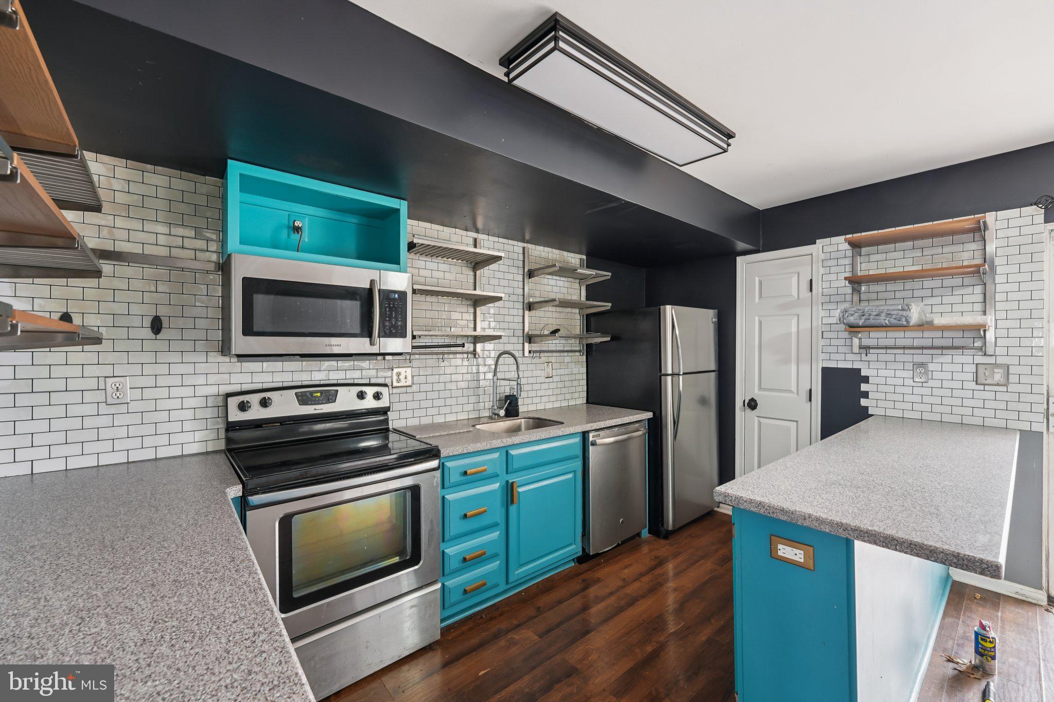 COUNTRY CREEK - Residential