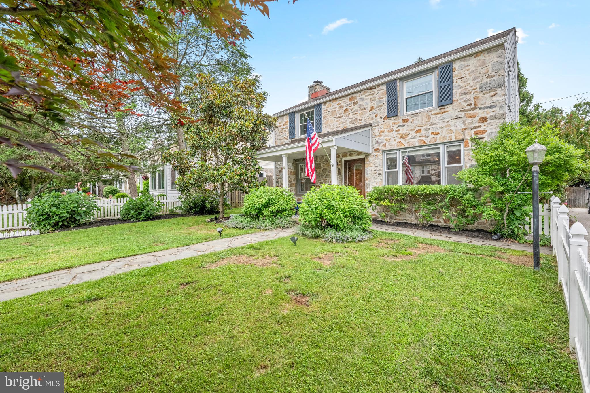 4 LOWRYS LANE