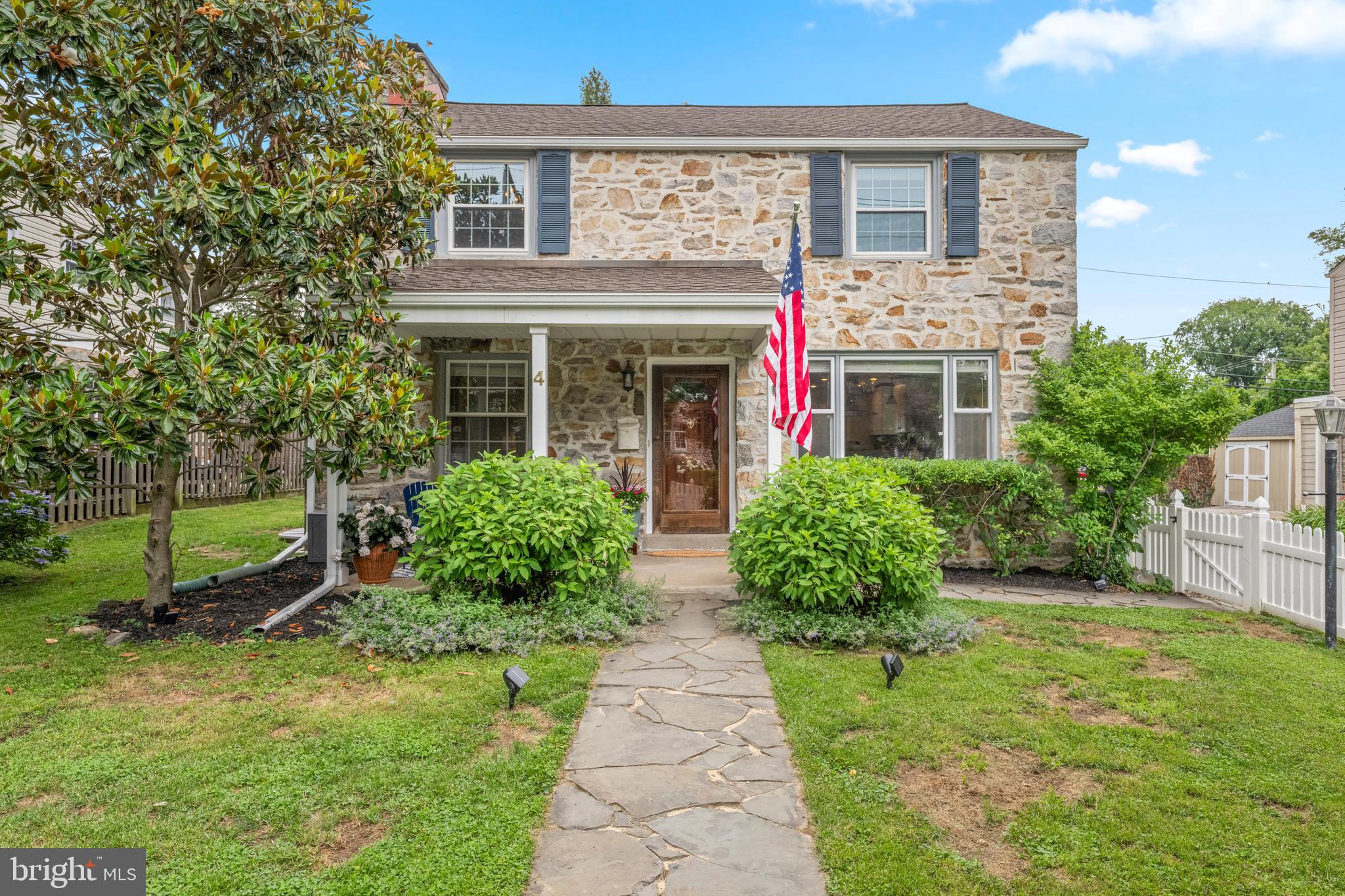 4 LOWRYS LANE