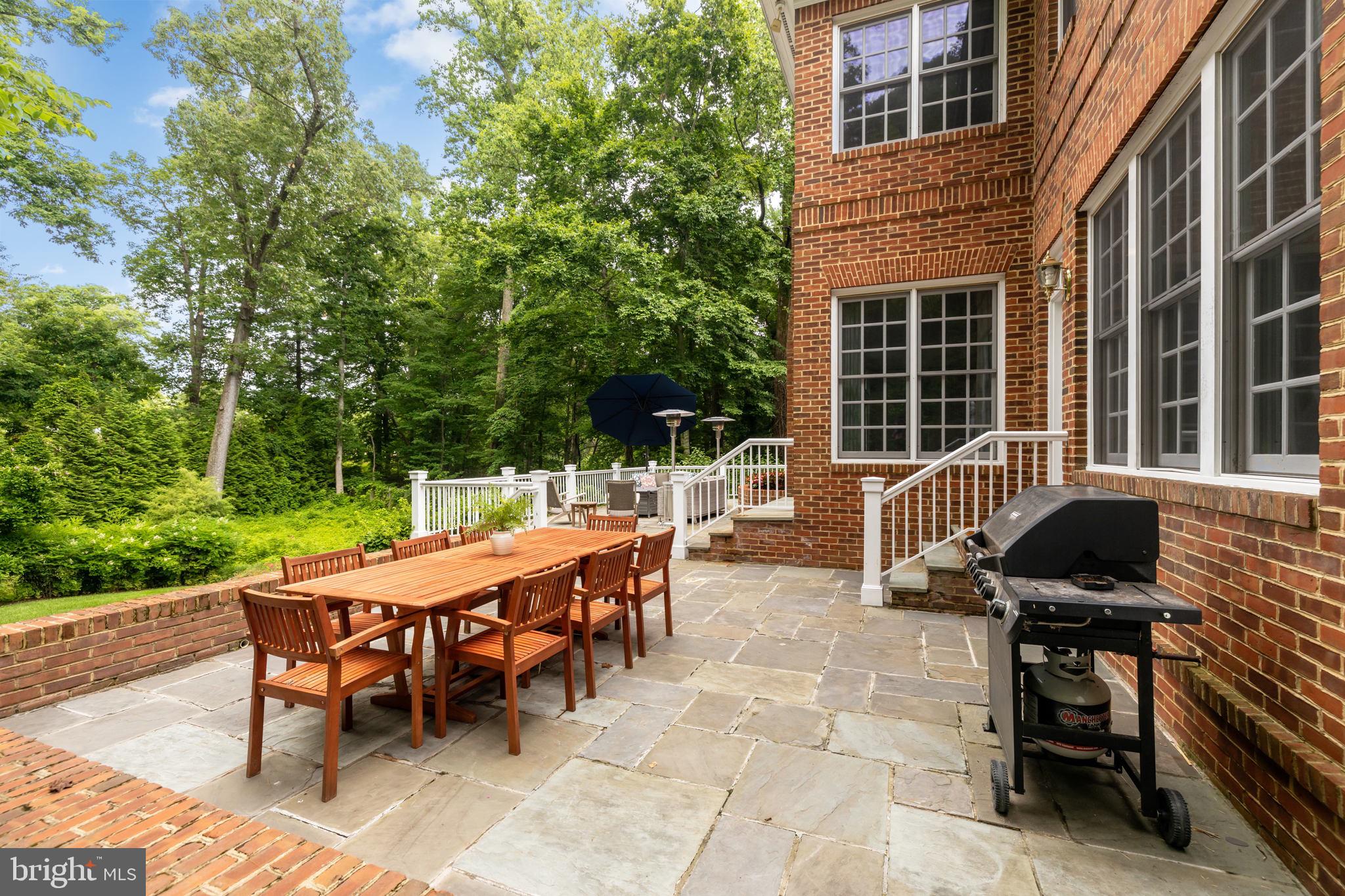 BRADLEY HILLS - Residential