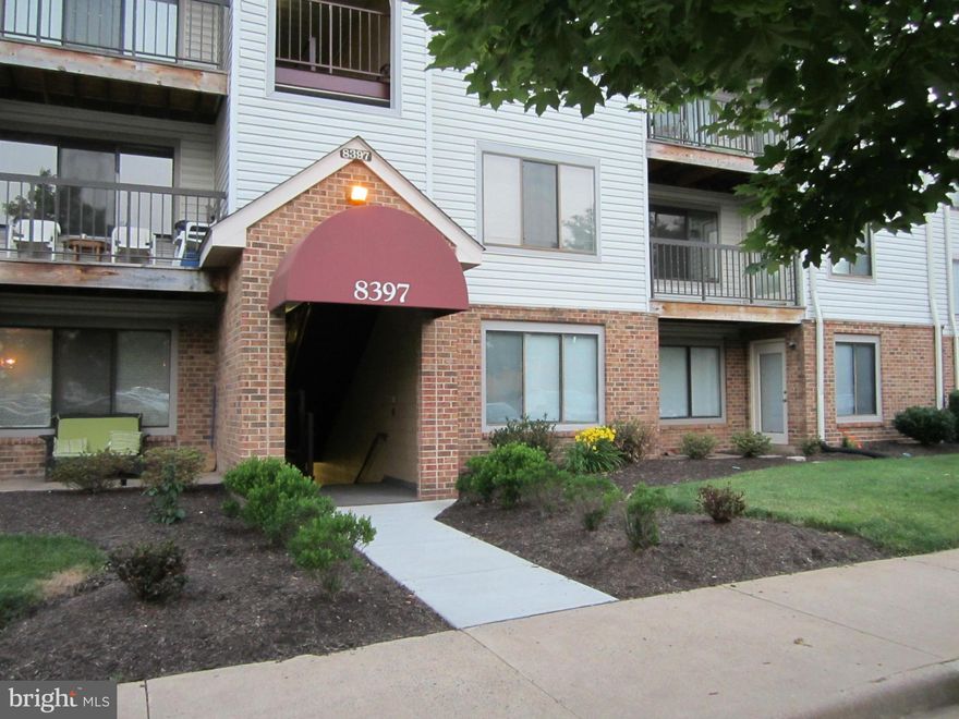Beautiful Condo in the heart of City of Manassas. Updated, & ready to move in. Two large Master Suites w/their own master bath. Hardwood floors, and onyx floors in baths. Spacious living & dining rooms, new chandeliers,& back splash in kitchen. Refrigerator is new. Freshly painted. Close to major shopping stores, restaurants & VRE Rail Station. Agent is owner. Call for info, and to schedule a showing,