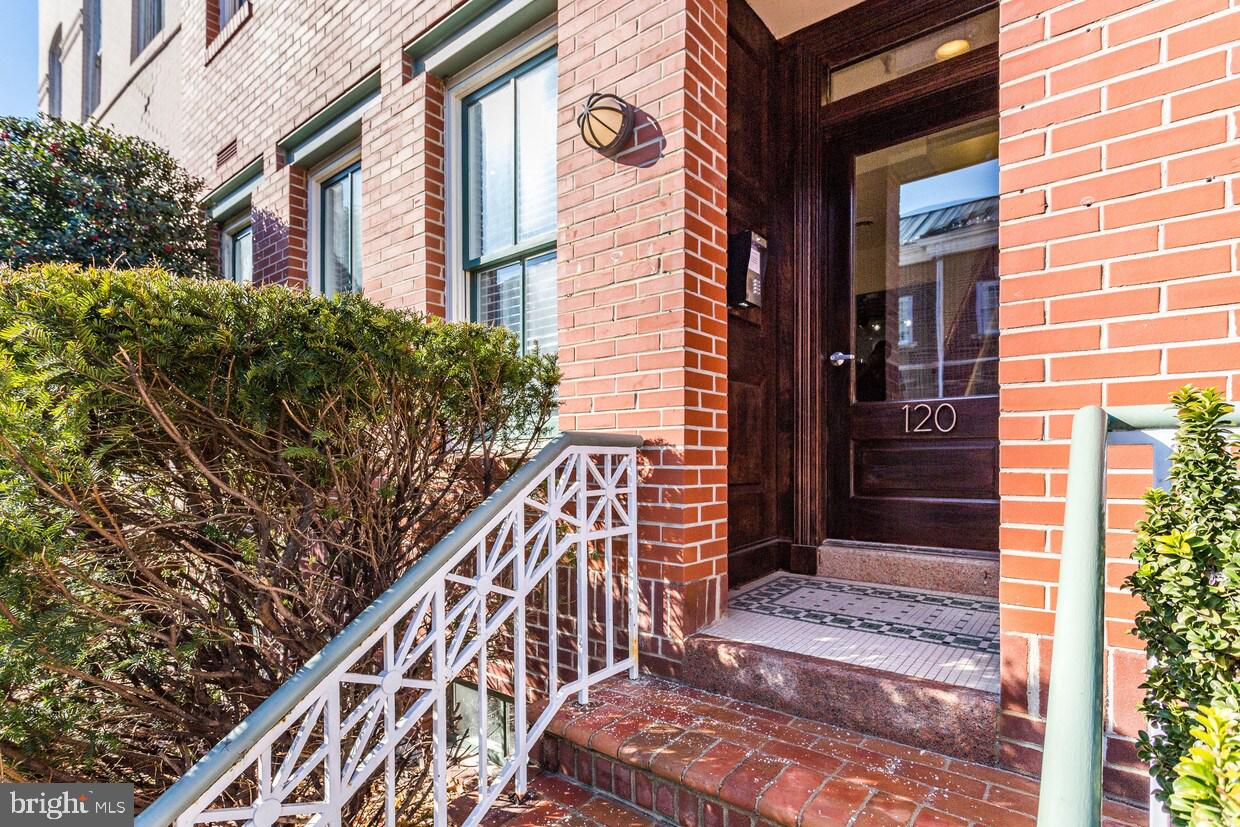 120 N ALFRED STREET