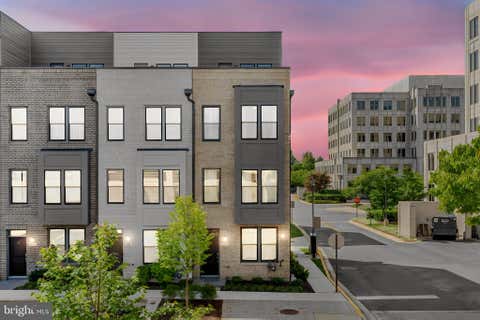 Townhouse For Sale - 863 King Farm Boulevard<br/> ROCKVILLE, MD 20850
