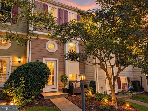 Photo of 1606 Fieldthorn Drive, RESTON, VA 20194 (MLS # VAFX2344686)