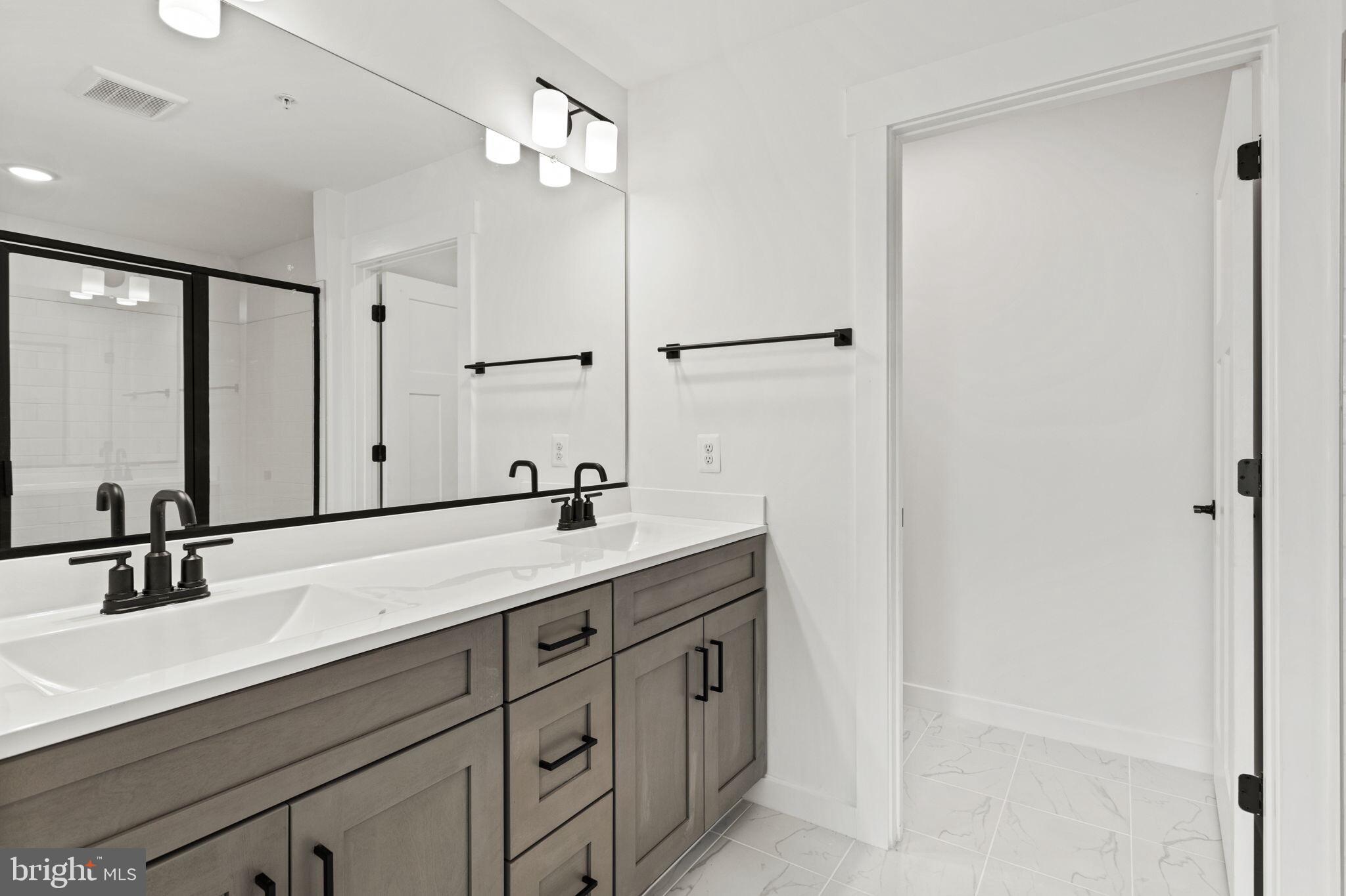 SHADY SIDE - Residential