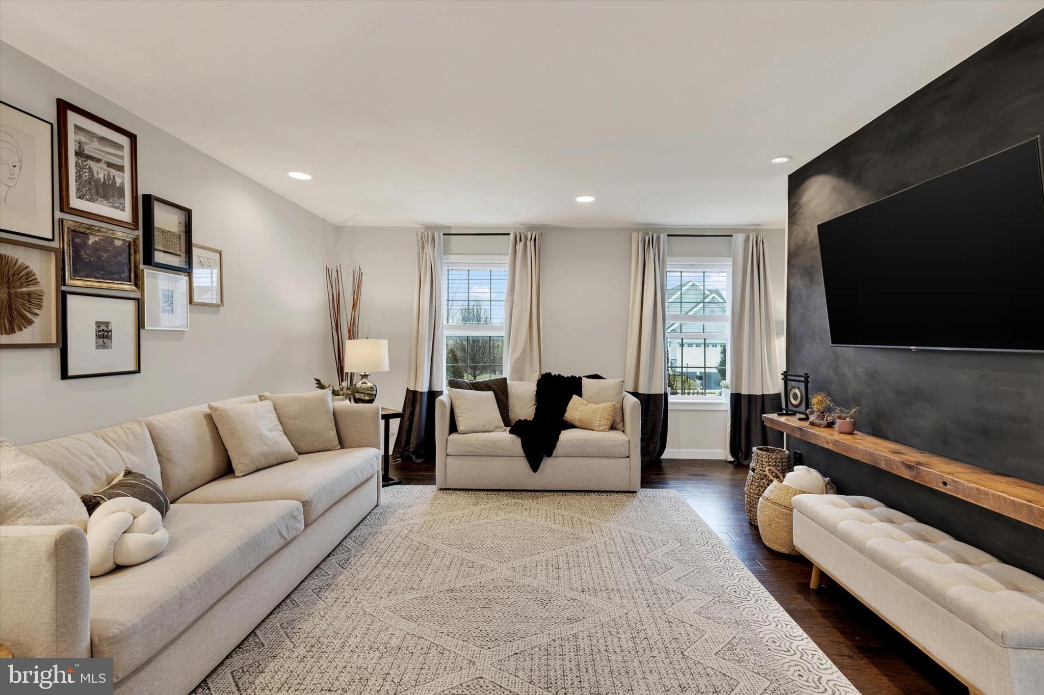 CEDAR HOLLOW - Residential