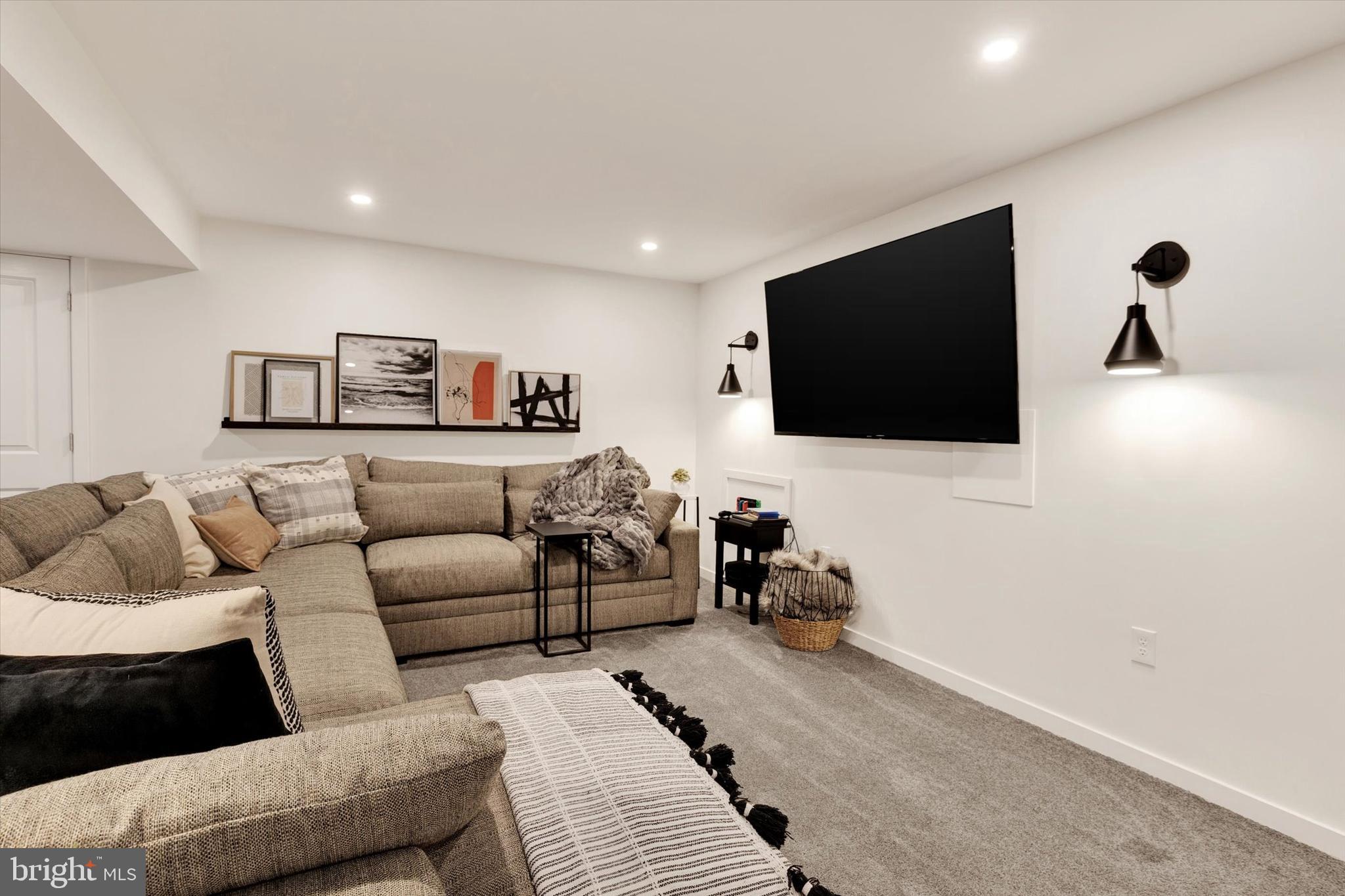 CEDAR HOLLOW - Residential