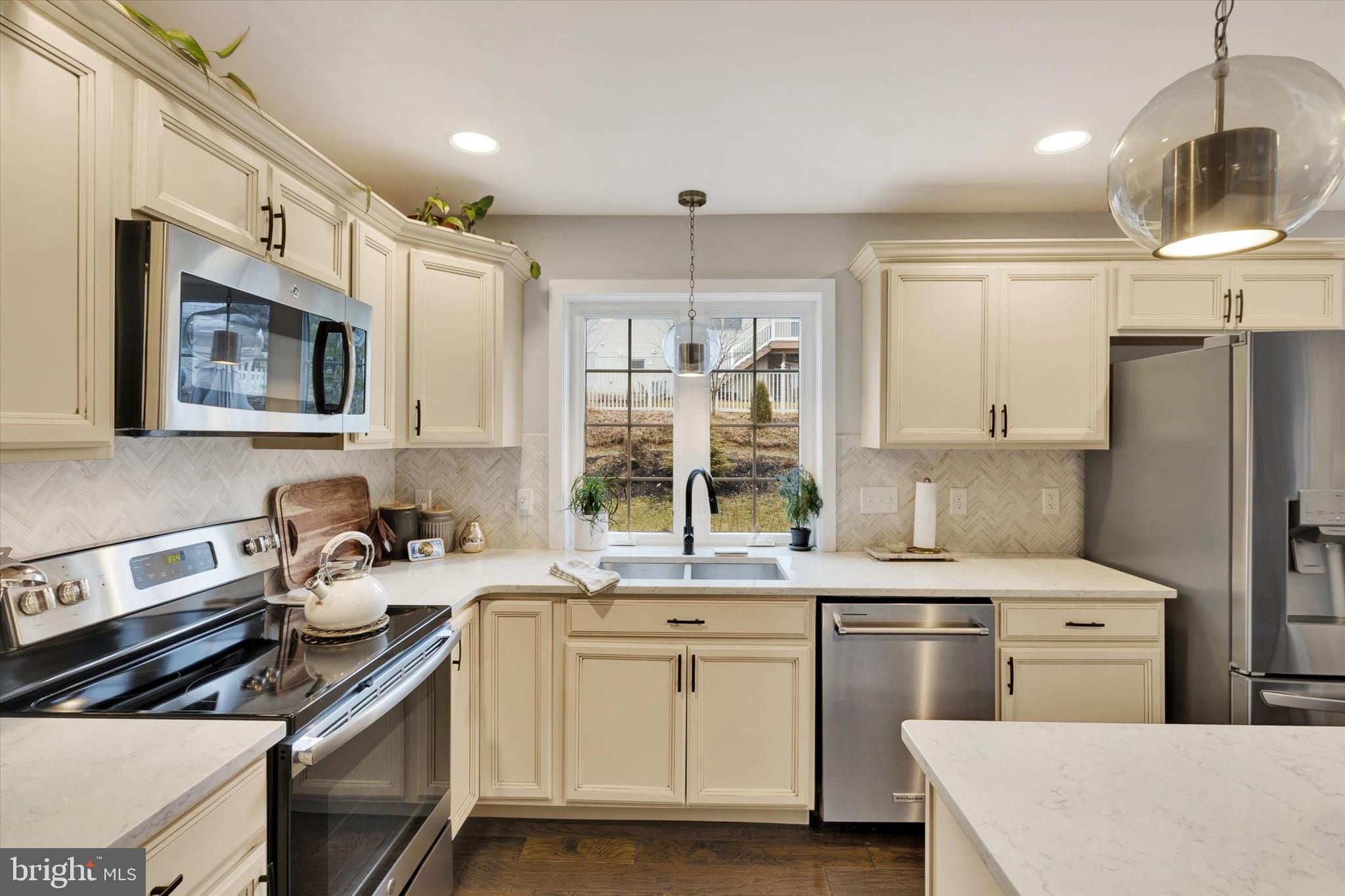 CEDAR HOLLOW - Residential