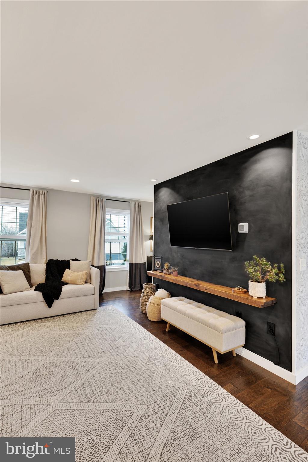 CEDAR HOLLOW - Residential