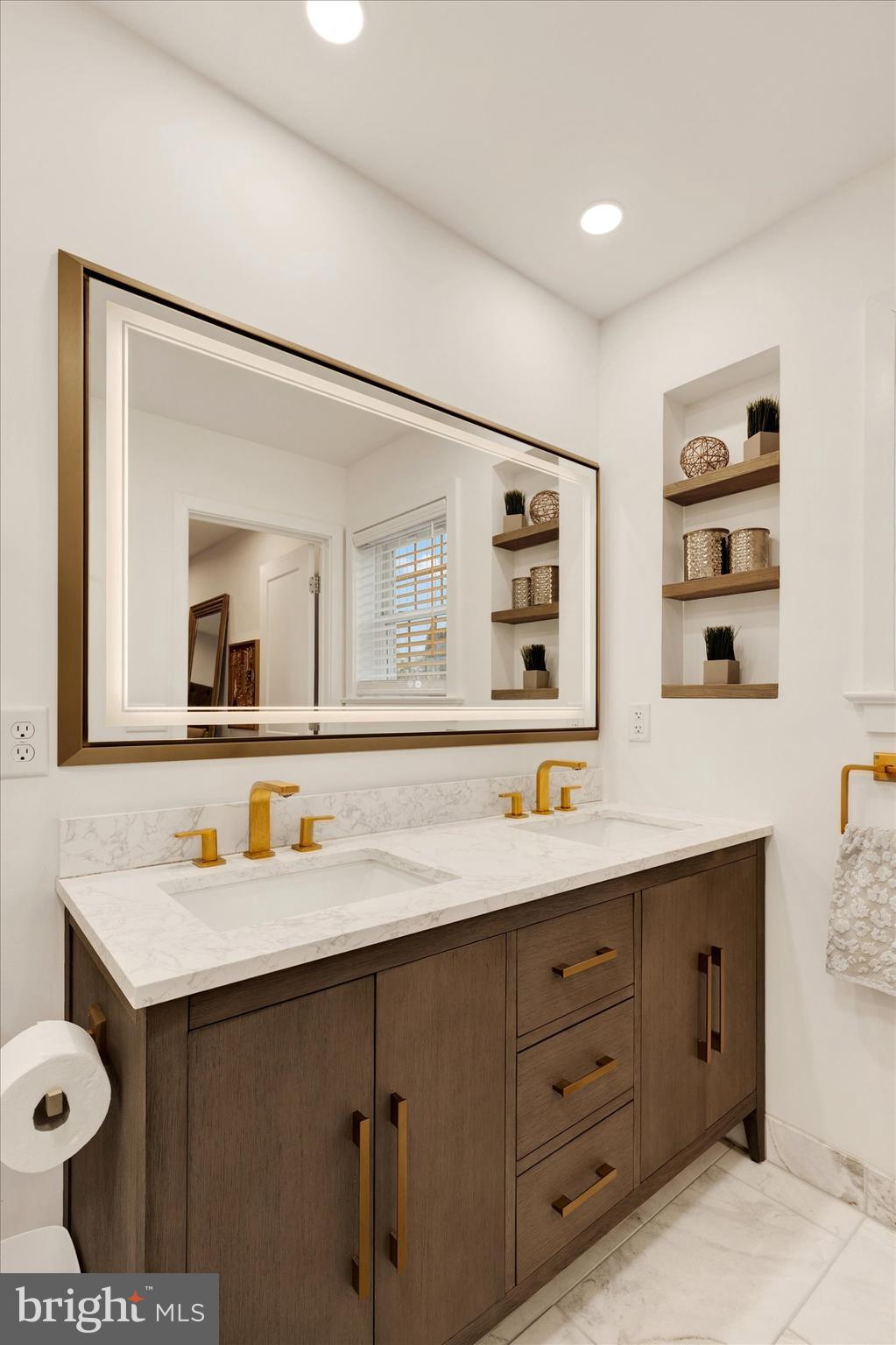 CEDAR HOLLOW - Residential