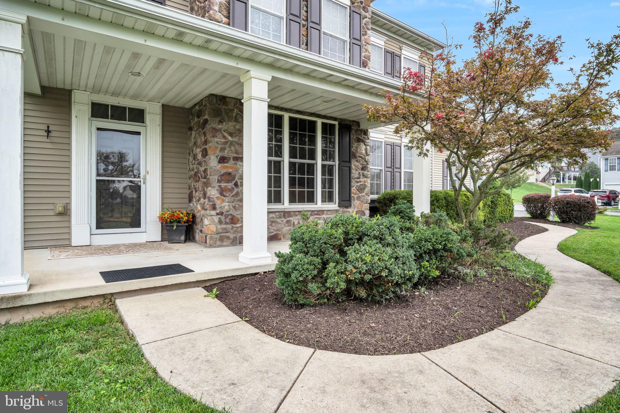 7433 VIEW CREST DRIVE