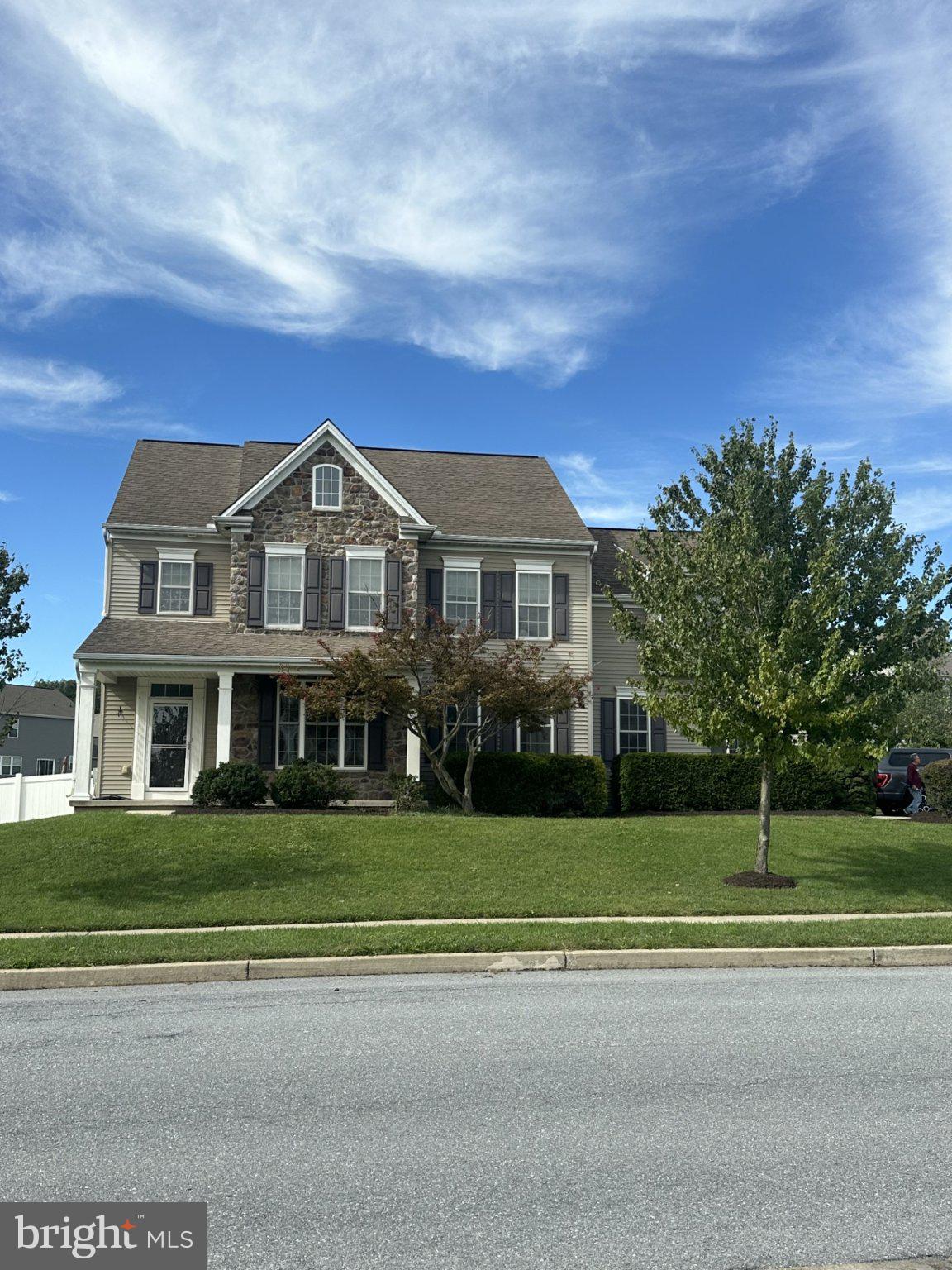 7433 VIEW CREST DRIVE