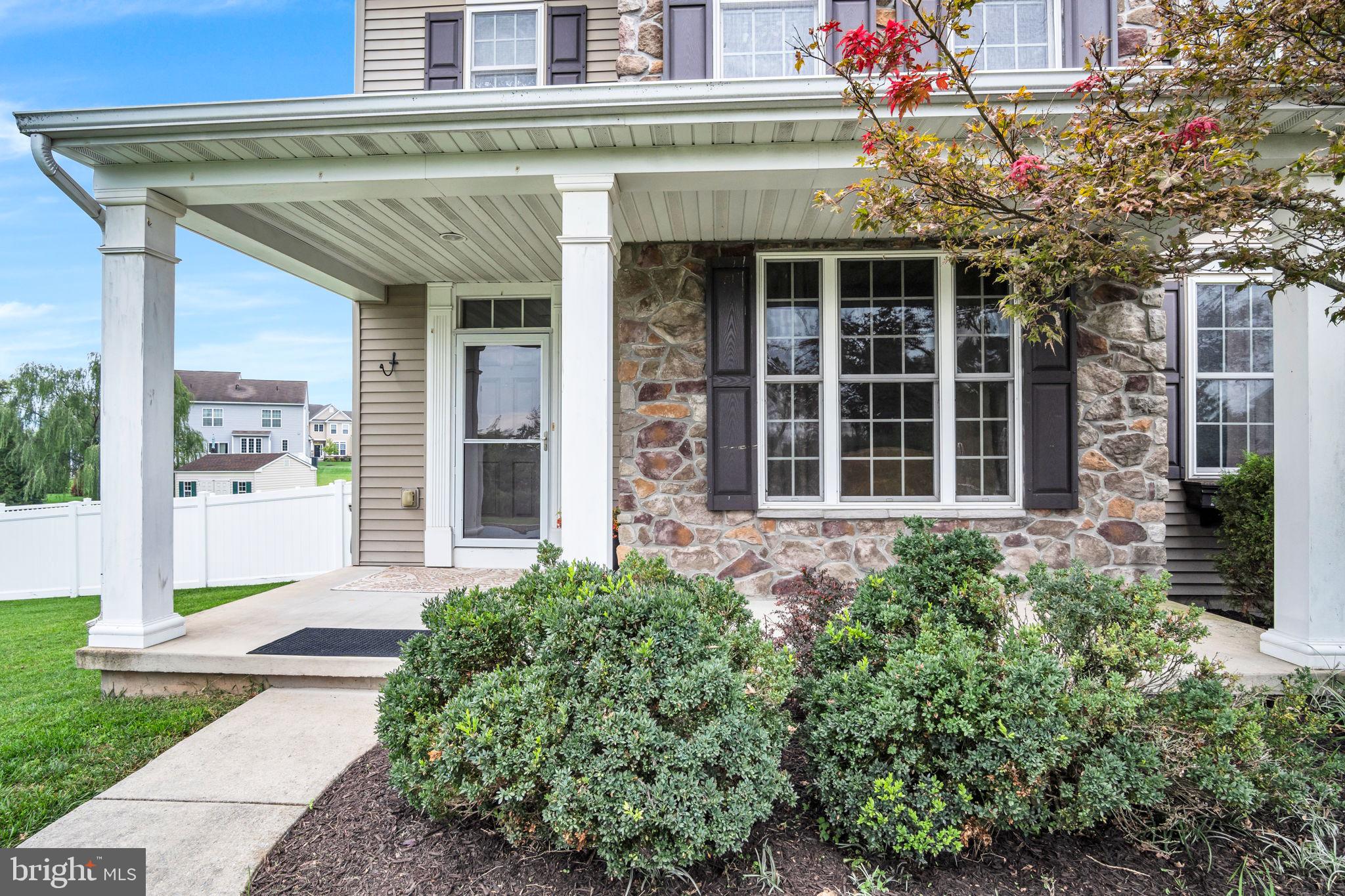 7433 VIEW CREST DRIVE