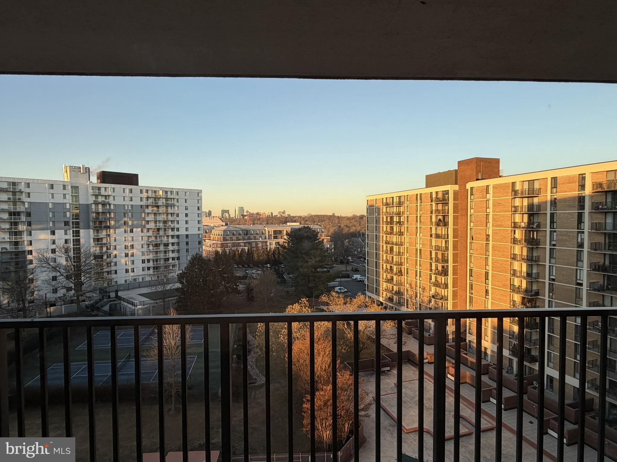 MCLEAN HOUSE NORTH - Residential