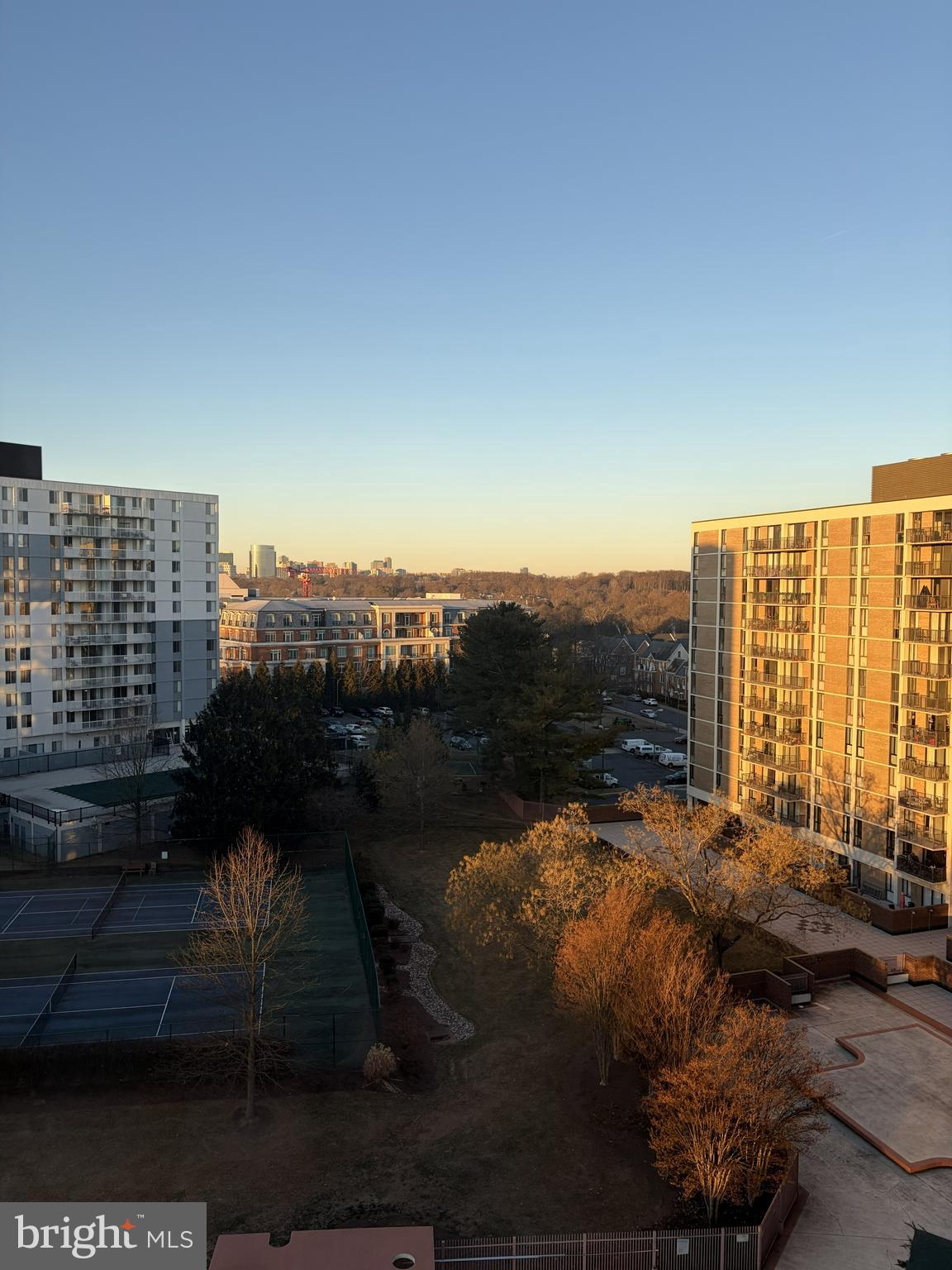 MCLEAN HOUSE NORTH - Residential