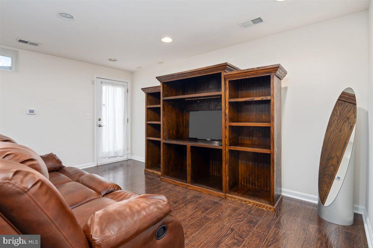 NEW BRISTOW VILLAGE - Residential