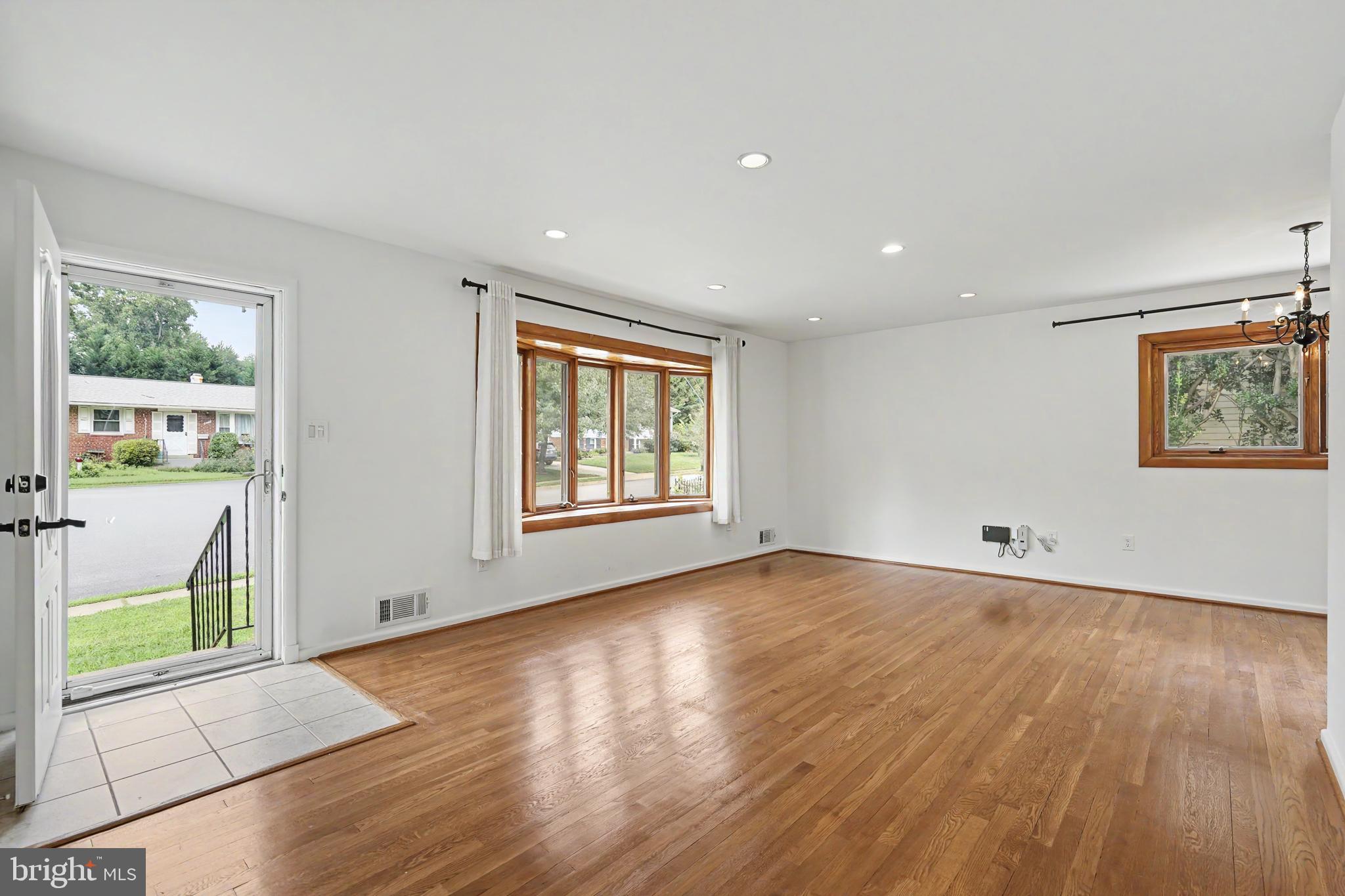 604 YEONAS DRIVE SW